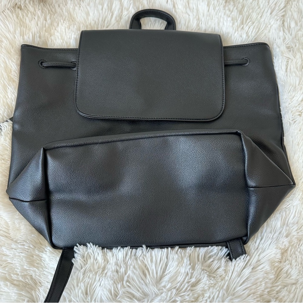 VICTORIA’S SECRET Black Pebbled Faux Leather Backpack Gold Logo Drawstring - Picture 8 of 9
